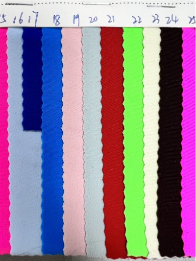 DG-BT 再生錦綸啞光萊卡 成分：82%再生錦綸 18%氨綸  克重：180g/㎡ 幅寬150CM 側面照